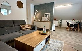 Familie Oder Beruflich - 2 Schlafzimmer - 3 Betten - Geraeumig - Kueche - Gemuetlich